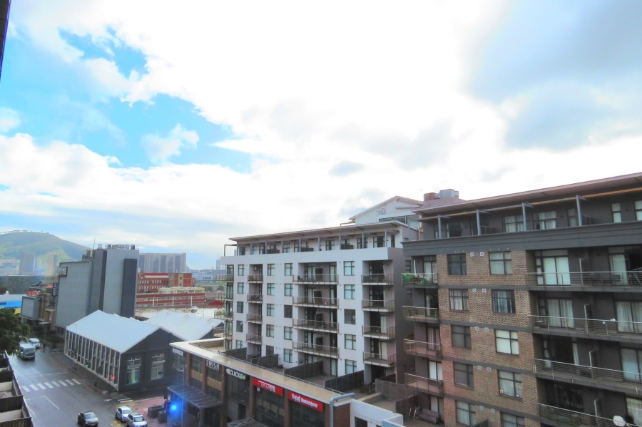 To Let 1 Bedroom Property for Rent in Woodstock Western Cape